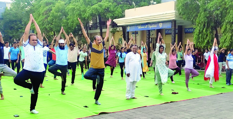 दत्ता मेघे उच्च शिक्षण संस्था अभिमत  विद्यापीठात आंतरराष्ट्रीय योग दिवस साजरा