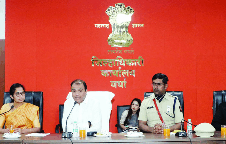 जिल्हा नियोजन मधील कामे विभागांनी तत्काळ पुर्ण करावे- पालकमंत्री डॉ. पंकज भोयर