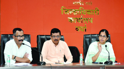 जास्तीत जास्त नागरिकांना योजनांचा लाभ मिळवून देण्यासाठी प्रयत्न करा; जिल्हाधिकारी वान्मथी सी यांच्या सूचना