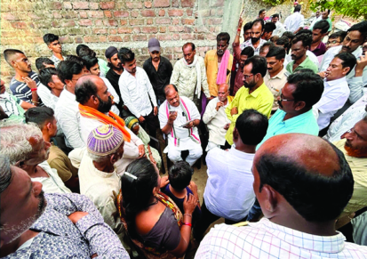 संकटातही उजळली दिवाळी, आगग्रस्त विधवा महिलेचा संसार पुन्हा उभा