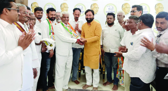 नंदोरी सर्कलमध्ये मोठा पक्षप्रवेश; सरपंच ईश्वर सुपारे यांचा राष्ट्रवादी काँग्रेस (शरदचंद्र पवार पक्ष) प्रवेश