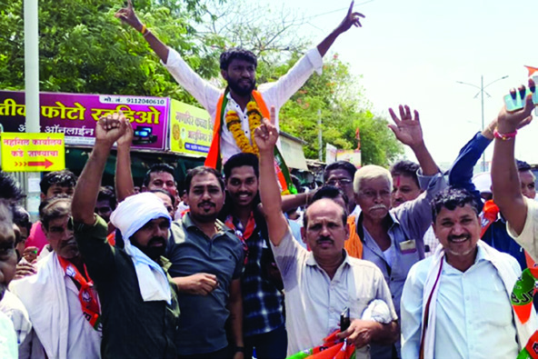 पोट निवडणूक; दिवंगत सरपंच वडिलांच्या जागी मुलाची वर्णी